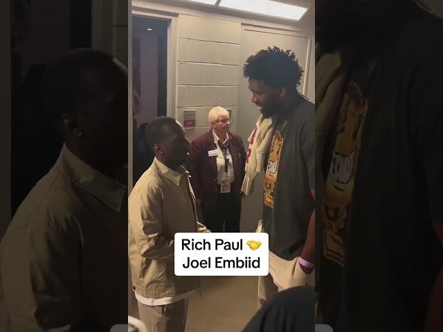 Rich Paul chatting with Joel Embiid 