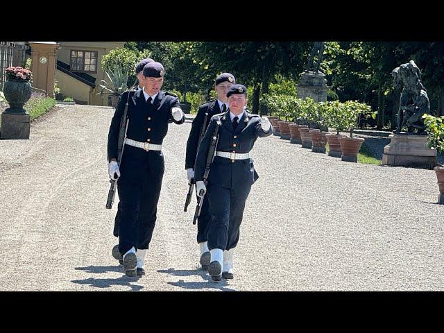 2024-06-26 Onsdag  Drottningholms Slott vaktavlösning  F16 Uppsala /F21 Luleå-Lednings. regementet