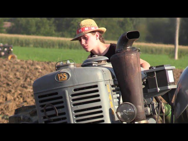 Girl on tractor | Chiara start up & plowing hot bulb Landini L55 'testa calda'