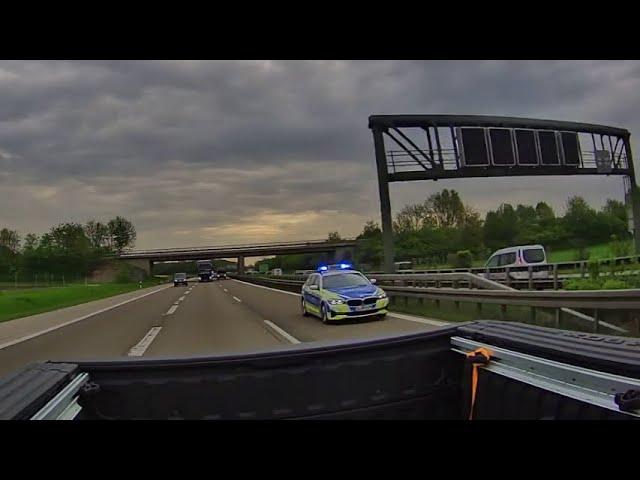 Neuer Streifenwagen Autobahnpolizei Einsatzfahrt