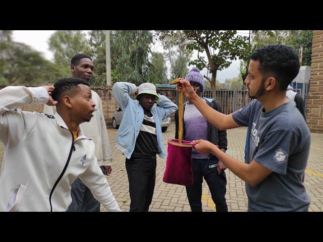 TULIOGOPA TUKAKIMBIA!! KENYAN MAGICIAN wows  THE CROWD WITH HIS MAGIC TRICKS