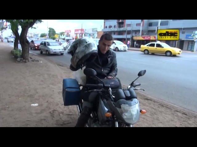 Colombiano recorre Sudamérica en moto