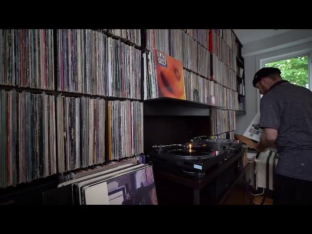 PAUL'S WALL - LIVING ROOM VINYL SESSION