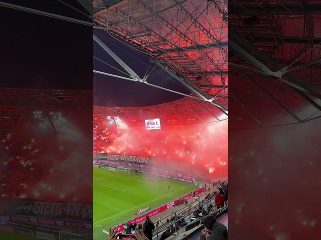 Pyro der Fans von Hannover 96 gegen den 1 FC Magdeburg 