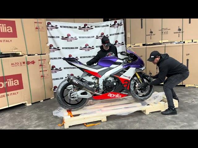 2024 Aprilia RSV4 XTrenta | Unboxing