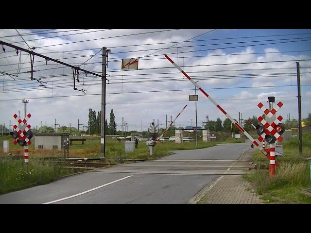 Spoorwegovergang Antwerpen (B) // Railroad crossing // Passage à niveau