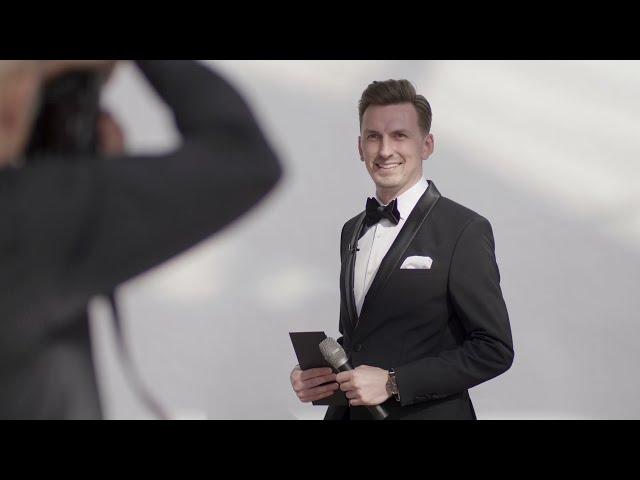 Ведущий Артем Абрамов