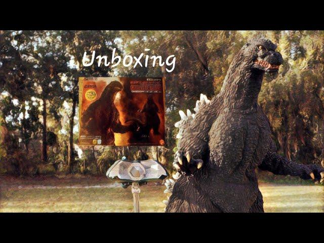Unboxing. X-plus Godzilla 1989 by Yuji Sakai. Ric.