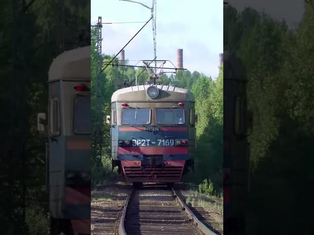КАК ЭЛЕКТРИЧКА ПОПАЛА В МЕТРО? #shorts #железнаядорога #метро #электрички