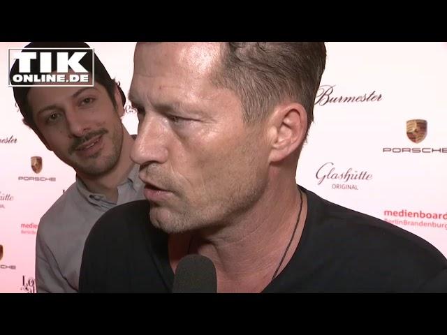 Tatort roter Teppich: Til Schweiger schlägt Fahri Yardim!