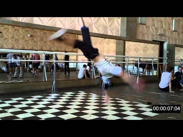 B-boy DELVIS (Airtwist)