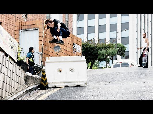 Uphill – Converse Cons in Seoul