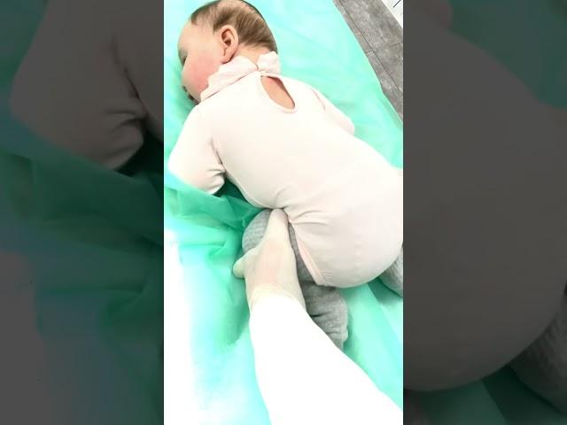 Как научить ребёнка ползать