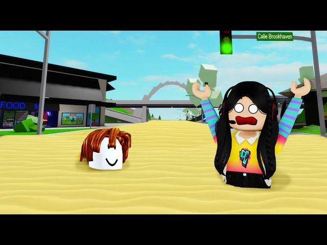 Caigo en ARENA MOVEDIZA  en roblox y no puedo escapar | paolazgames