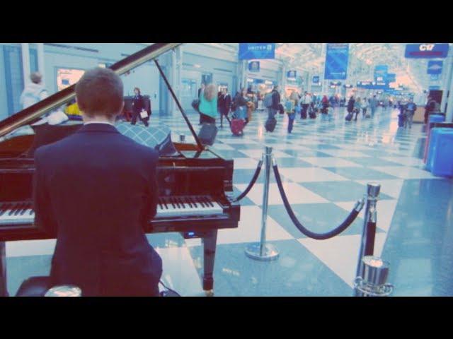 Airport Pianist plays Viral Internet Songs