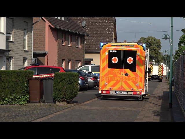 Kokelnde Decke auf Herd löst Feuerwehreinsatz aus in Niederkassel-Mondorf am 30.08.23