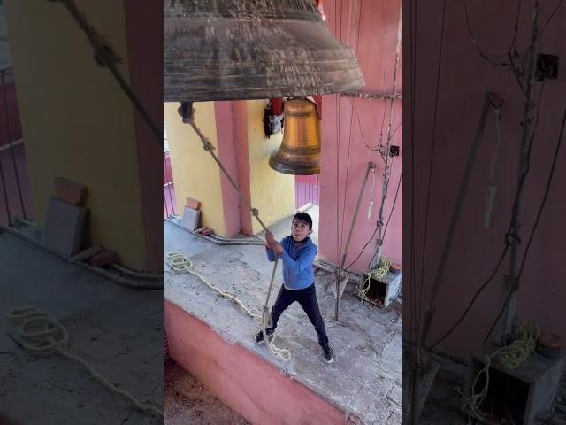 Repicando con la Campana Mayor en el Templo de la Cruz, Querétaro