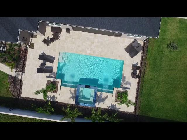 Modern pool with glass tile spa - New Smyrna Beach, Florida