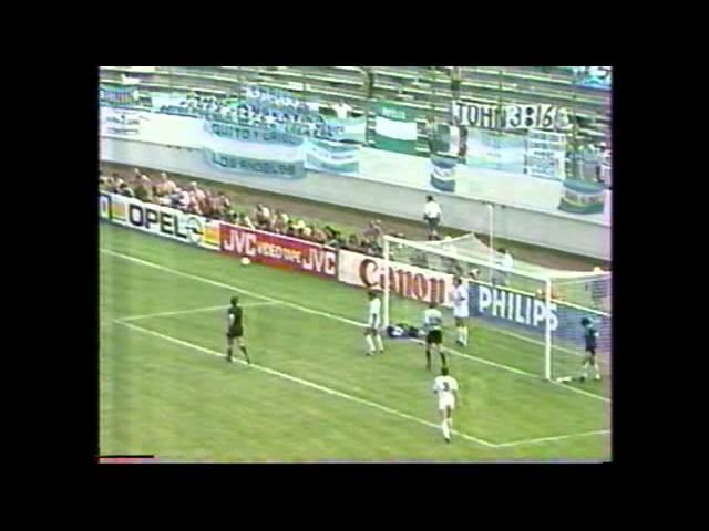 Great Maradona passes .. bad strikers finish