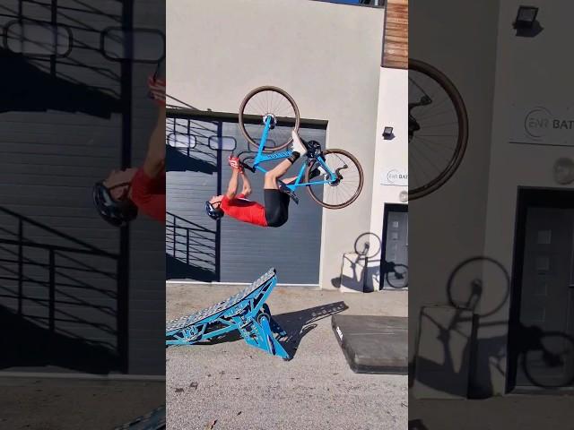 4 BIKES vs BACKFLIP                       #bike #vtt #mtb #mountainbike #jump #roadbike #backflip