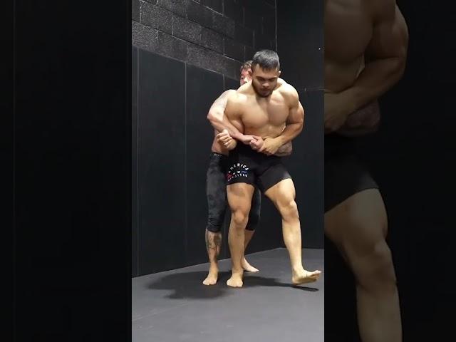 170lb ex wrestler VS. 200lb BJJ Black Belt