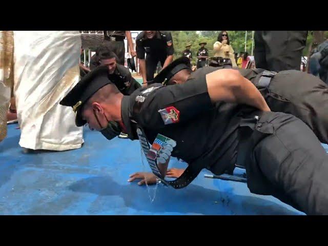 One Hand Push-Ups By Indian Army Officers