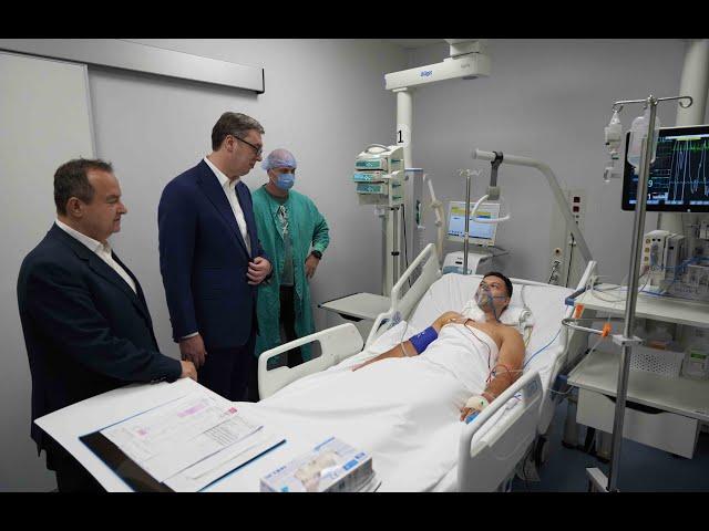 Predsednik  Vučić i ministar Dačić  obišli povređenog pripadnika Žandarmerije  Miloša Jevremovića