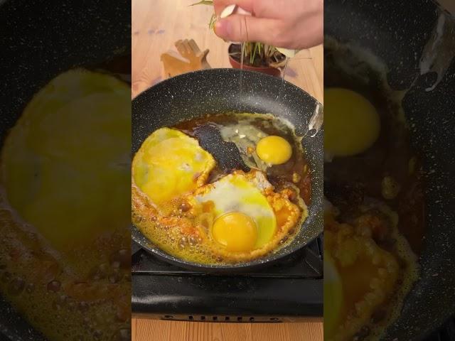 How he eats his eggs :3
