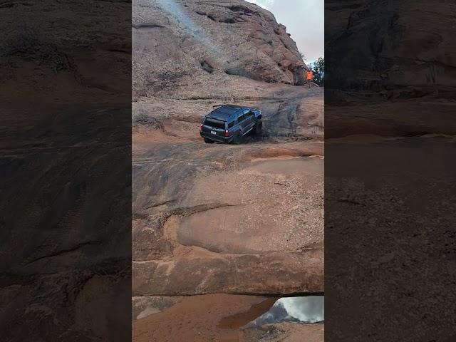 4Runner vs Gladiator: Tip Over Challenge on Hell's Revenge (Moab)