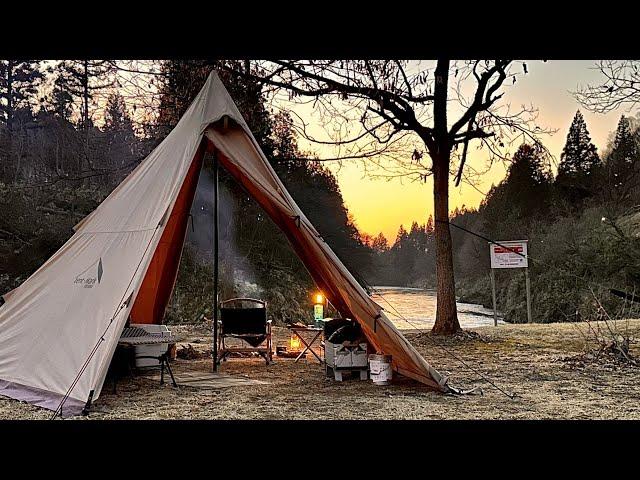 Solo camping to relax with the sound of the river | Enjoy a bonfire and swing in a hammock | ASMR