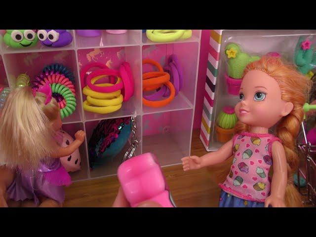 Shopping ! Elsa and Anna toddlers buy from Claire's store - Barbie