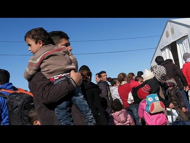 More problems at FYROM-Greek border slows refugees' journey north