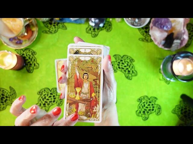 Golden Art Nouveau Tarot Deck Review - A Beautiful, Gilded Tribute to the Popular Art Movement