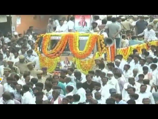 TS CM KCR and Congress Leaders Attend Kishta Reddy Funeral