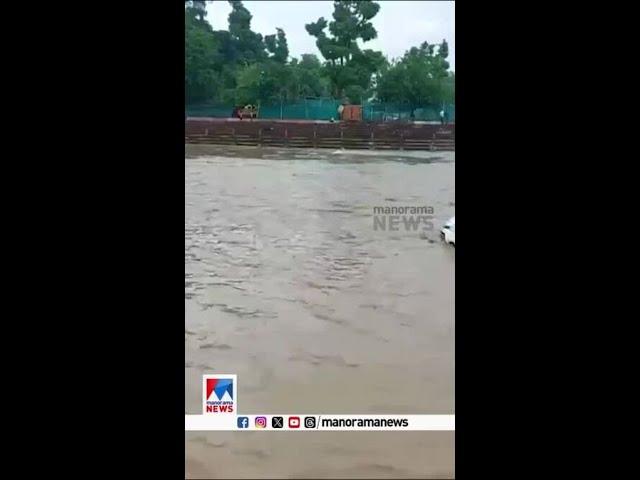 ഹരിദ്വാറില്‍ വെള്ളപ്പൊക്കം; സുഖി നദിക്കരയില്‍ നിര്‍ത്തിയിട്ടിരുന്ന കാറുകള്‍ ഒലിച്ചുപോയി #flood #rain