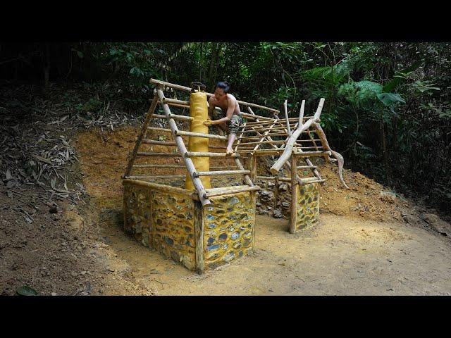 Bushcraft Survival Shelter, Clay Fireplace - The Outdoor Adventure of Hunter An, Part 1