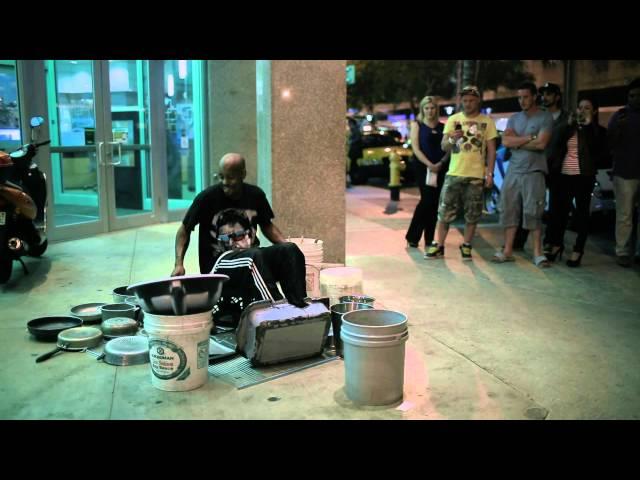 Street Performer : Miami Pots and Pans Drummer