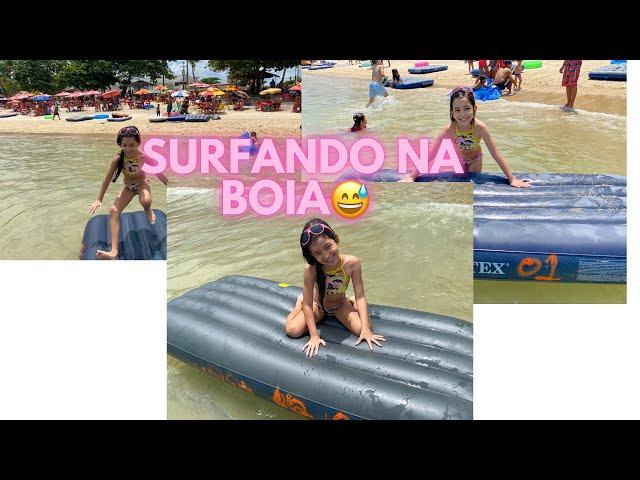 Surfando na boia de colchão na praia muito divertido #diversão #praia #infantil #surfando