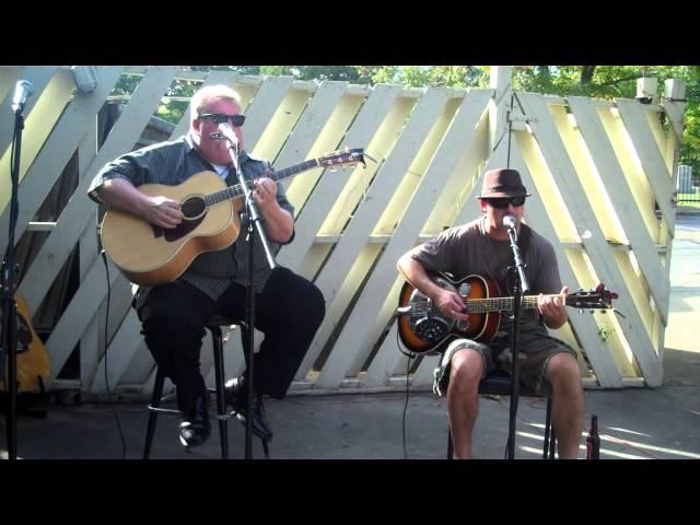 Leo Clarke and Chuck Brisbin - Crossroads (Robert Johnson Cover) - Dexfest 2014