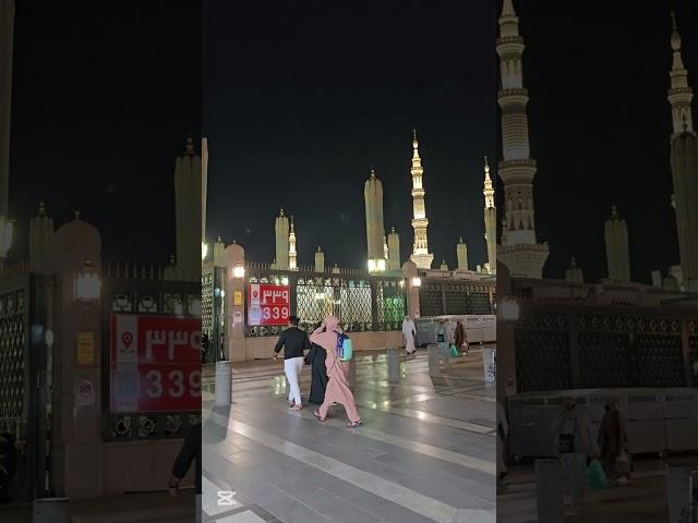 Umer ki jurat pe jao qurban // Masjid nabawi night view #masjidnabawi #madina #madinah #shorts