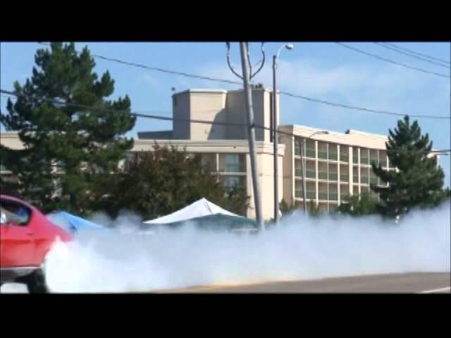 Bob Wilcox's infamous 2010 Can-Am Show Burnout.wmv