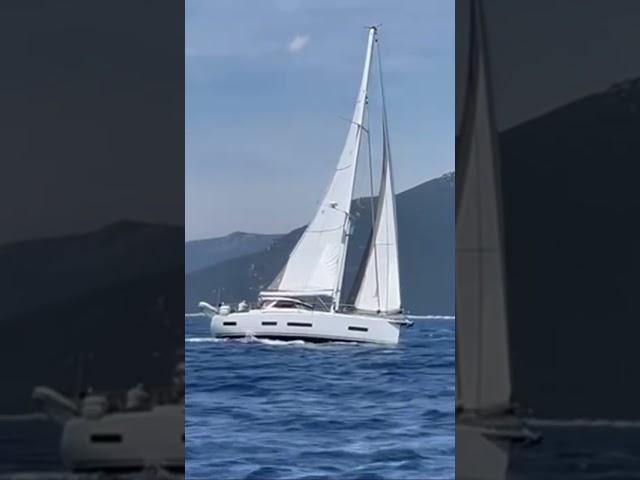 Amel 50 safety : watertight bulkheads, double bottom hulls, redundant steering, crash compartments