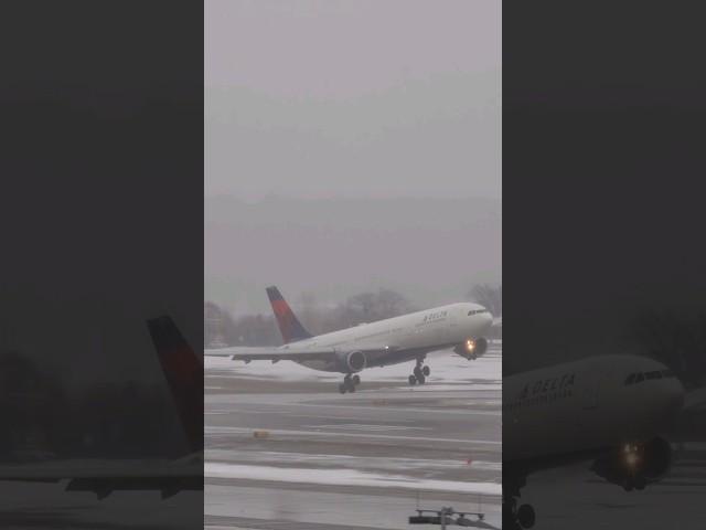 N829NW - DL11 - LHR-MSP A330 Delta Windy Approach Smooth Landing KMSP https://youtu.be/AHQOWvcYGdw