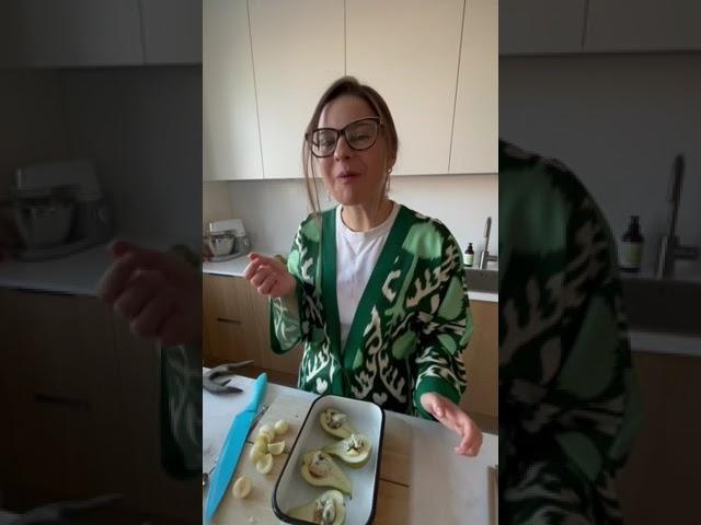 Афигенная закуска груши с грецким орехом и сыром с голубой плесенью