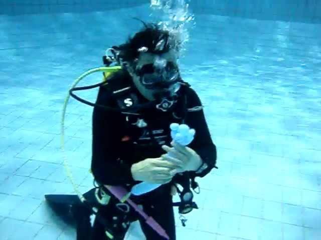 수중 요술풍선아트 쇼 1탄!  박성용 Balloon twisting under the water!