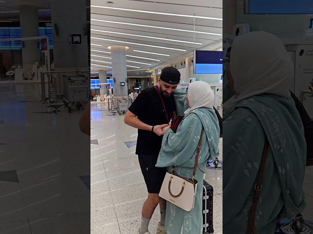 فاجأت امي بعد طول غياب ️