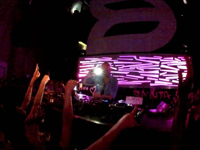 Kolombo playing "what could make me think" at Beehive Club, Passa Fundo, Brasil