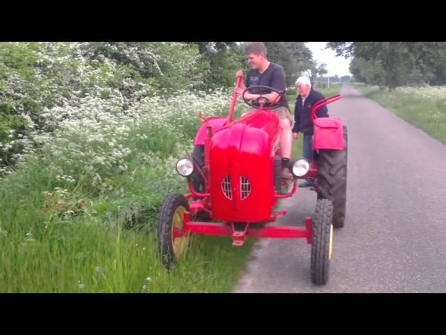 Porsche Diesel Junior met Maaibalk berm maaien