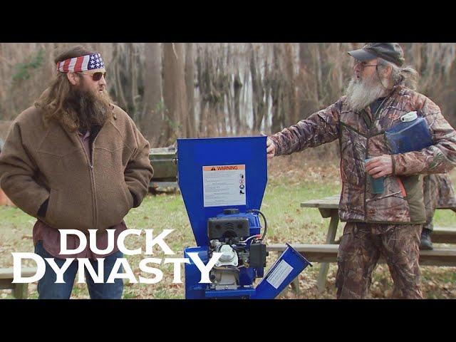 Willie & Si Go HEAD-TO-HEAD To Win a Wood Chipper (Season 6) | Duck Dynasty