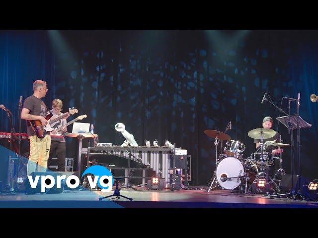 Shimon Robot & Friends - AI (live @TivoliVredenburg Utrecht)